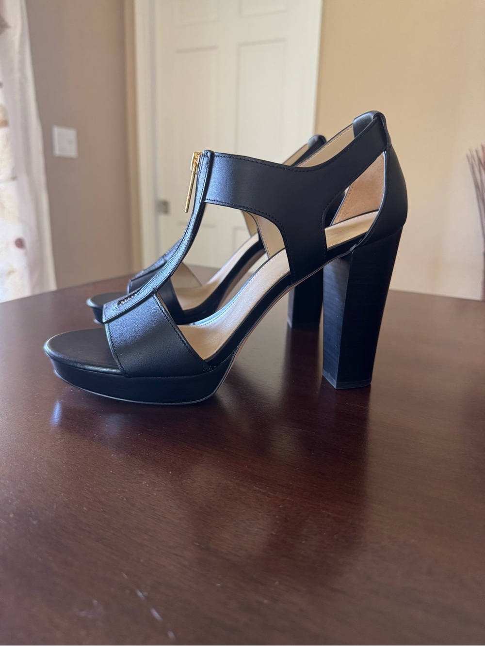 New Michael Kors Berkley T-Strap Sandal Platform Heel - Picture 3 of 10